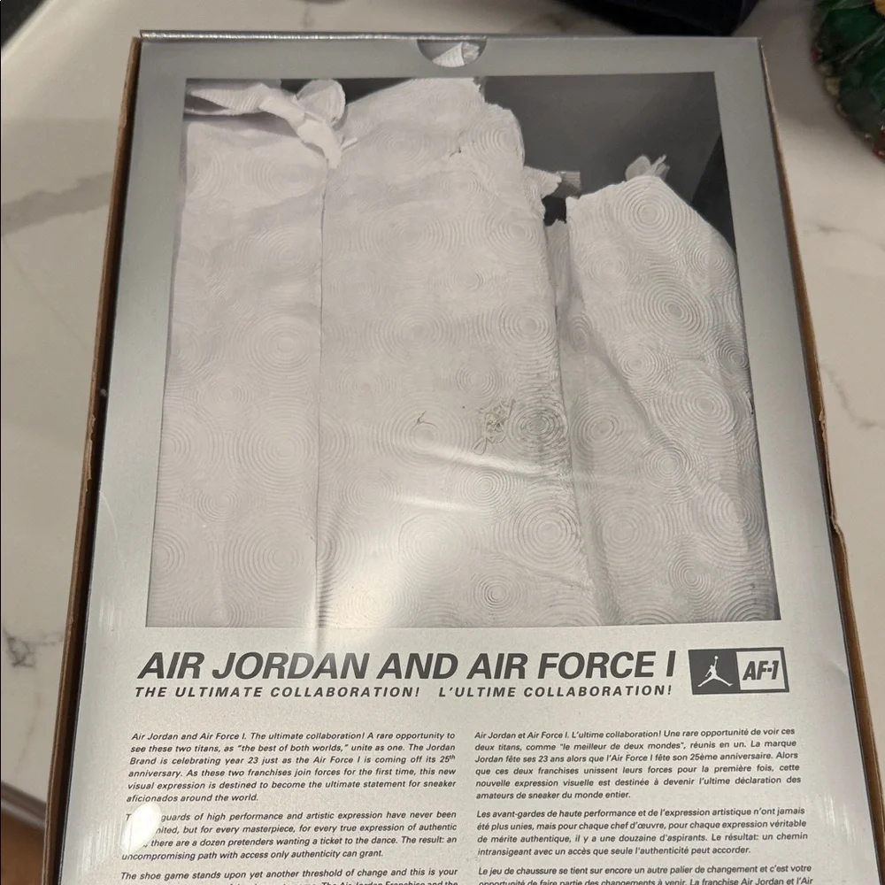 Nike Black and Red Men's Sneakers with Green Accents - Picture 7 of 8